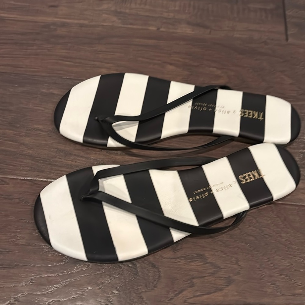 Tkees X Alice Olivia Lily In Positano Stripe Flip Flops. Size 8.